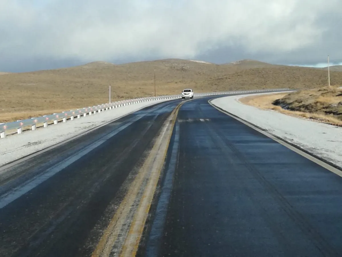 Vialidad Nacional alerta por hielo y fuertes heladas en rutas de Río Negro y Neuquén
