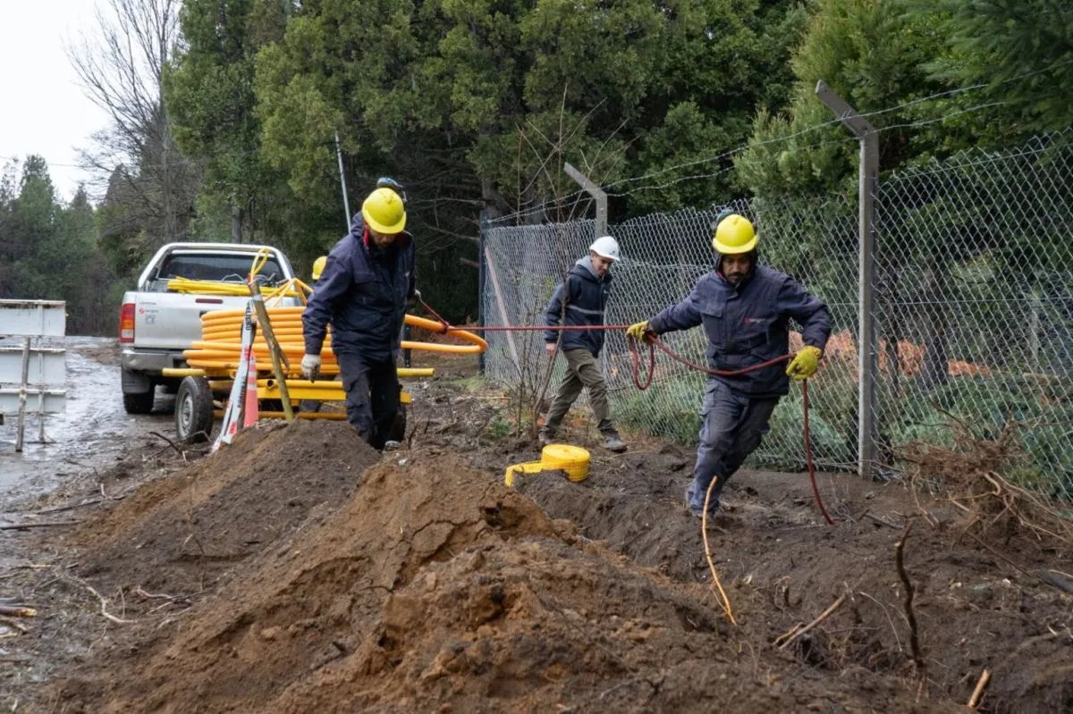 Villa Lago Gutiérrez: se completan los últimos metros de cañería de gas en la primera etapa