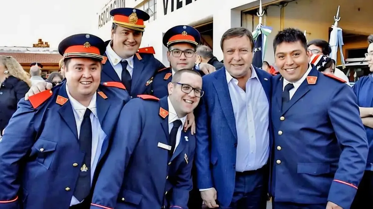 Weretilneck destacó la labor de los bomberos voluntarios y ratificó el acompañamiento provincial