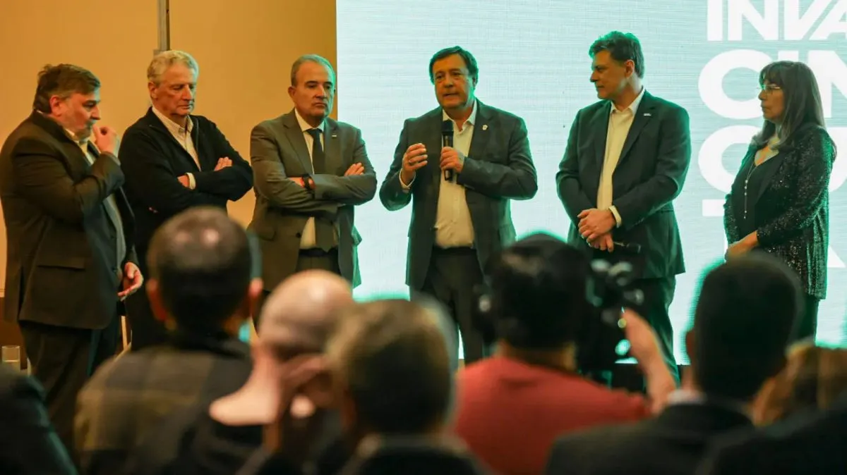 Weretilneck destacó los 50 años de desarrollo tecnológico de INVAP en Río Negro