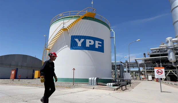 YPF adhiere al RIGI con inversión de US$ 25.000 millones para exportar por VMOS