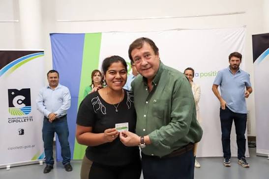 Weretilneck firmó acuerdos para modernizar los institutos de formación docente con tecnología digital